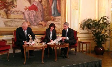 Philippe Jacquelinet, Président de la FVD; Catherine Poux, Direction Générale de Pôle emploi; Jacques Cosnefroy, Délégué Général de la FVD.